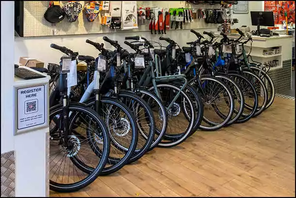 black bikes apollobuurt amsterdam