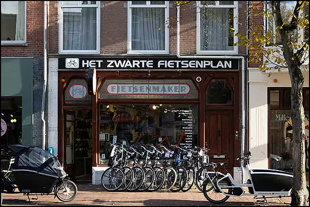 bike rental shop black bikes shop front in the hague