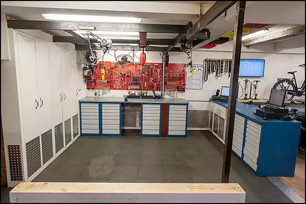 bike rental shop leidseplein inside