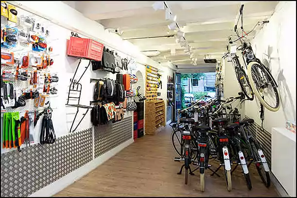 black bikes amsterdam Rembrandtplein