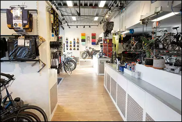 black bikes amsterdam oost muiderpoort
