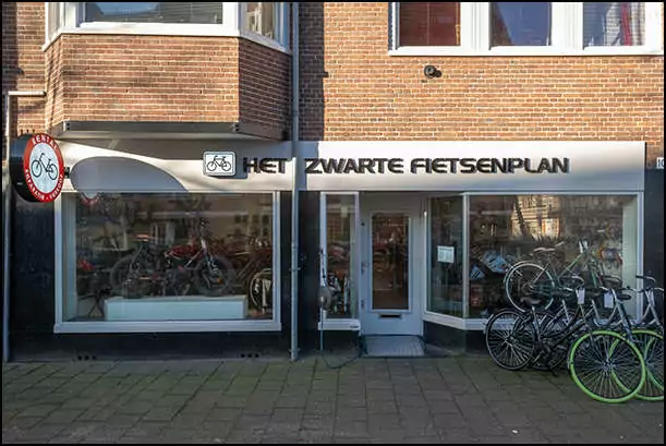 black bikes bike rental storefront rai amsterdam
