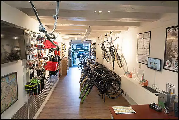 black bikes Rembrandtplein amsterdam