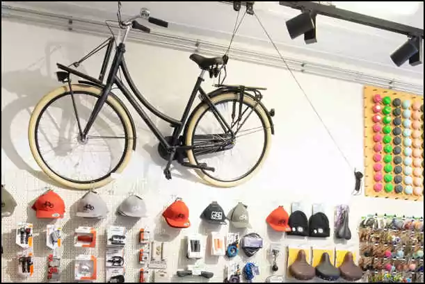 black bikes rental accessoires wallen amsterdam