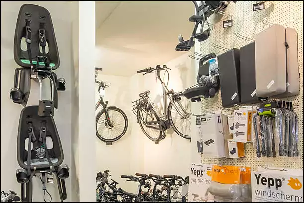 black bikes rental shop accessoires in den haag