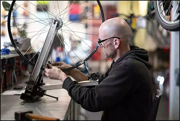 black bikes repairs amsterdam oost
