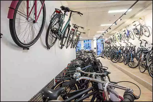 black bikes shop czaar peterbuurt artis zoo