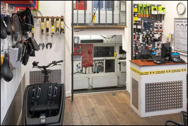 black bikes vondelpark repair station