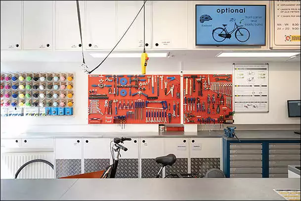 tools inside black bikes utrecht