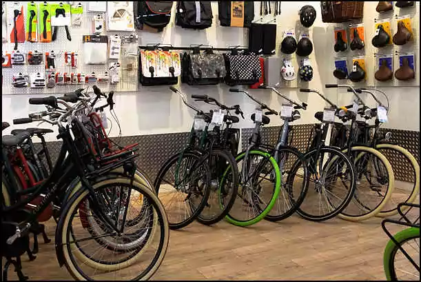 black bikes bike rentals heinekenplein
