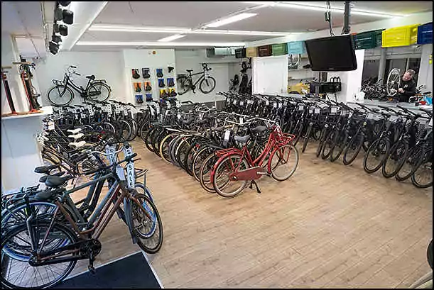black bikes diemen inside the shop