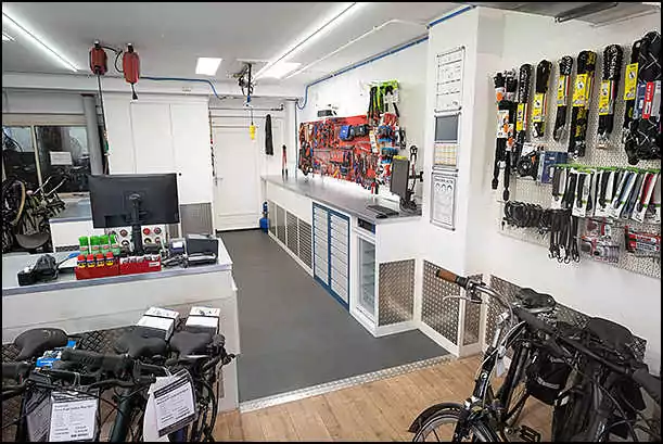 black bikes diemen rental repair department