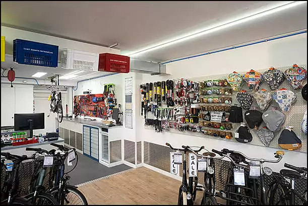 black bikes rental shop diemen inside