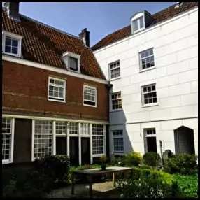 10: Sint Andreas Court